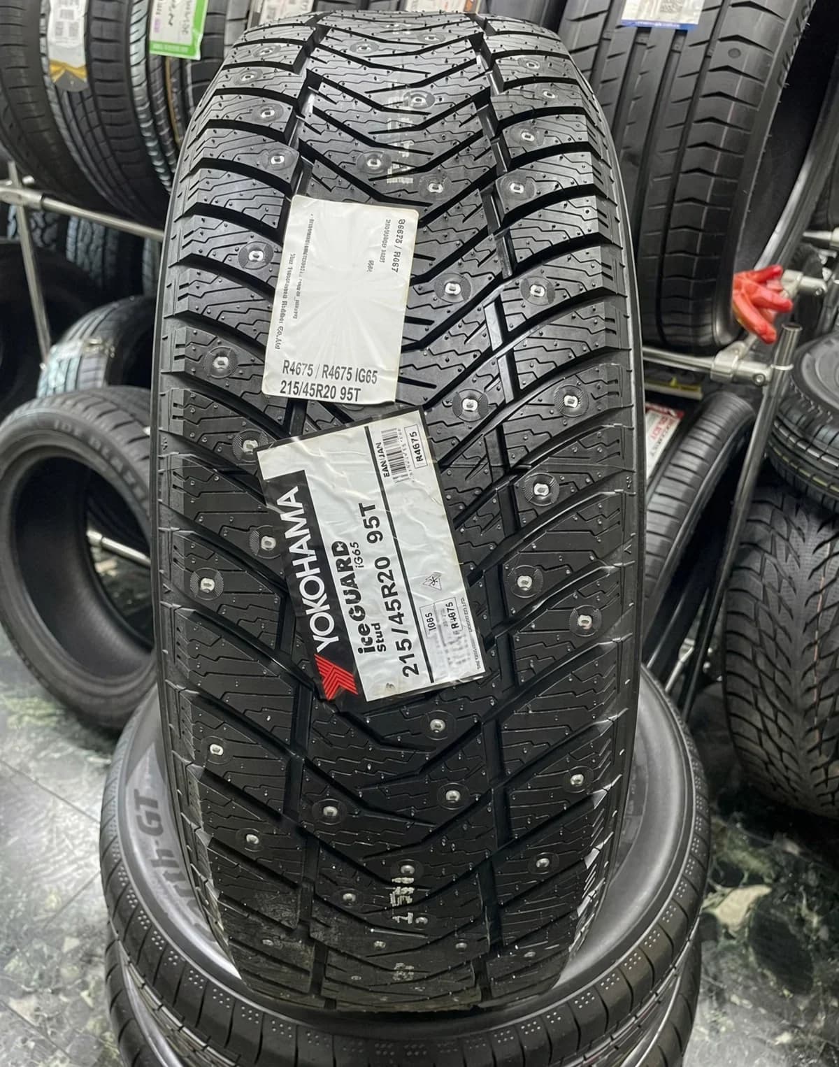 Yokohama Ice Guard IG65 215/45 R20 95T