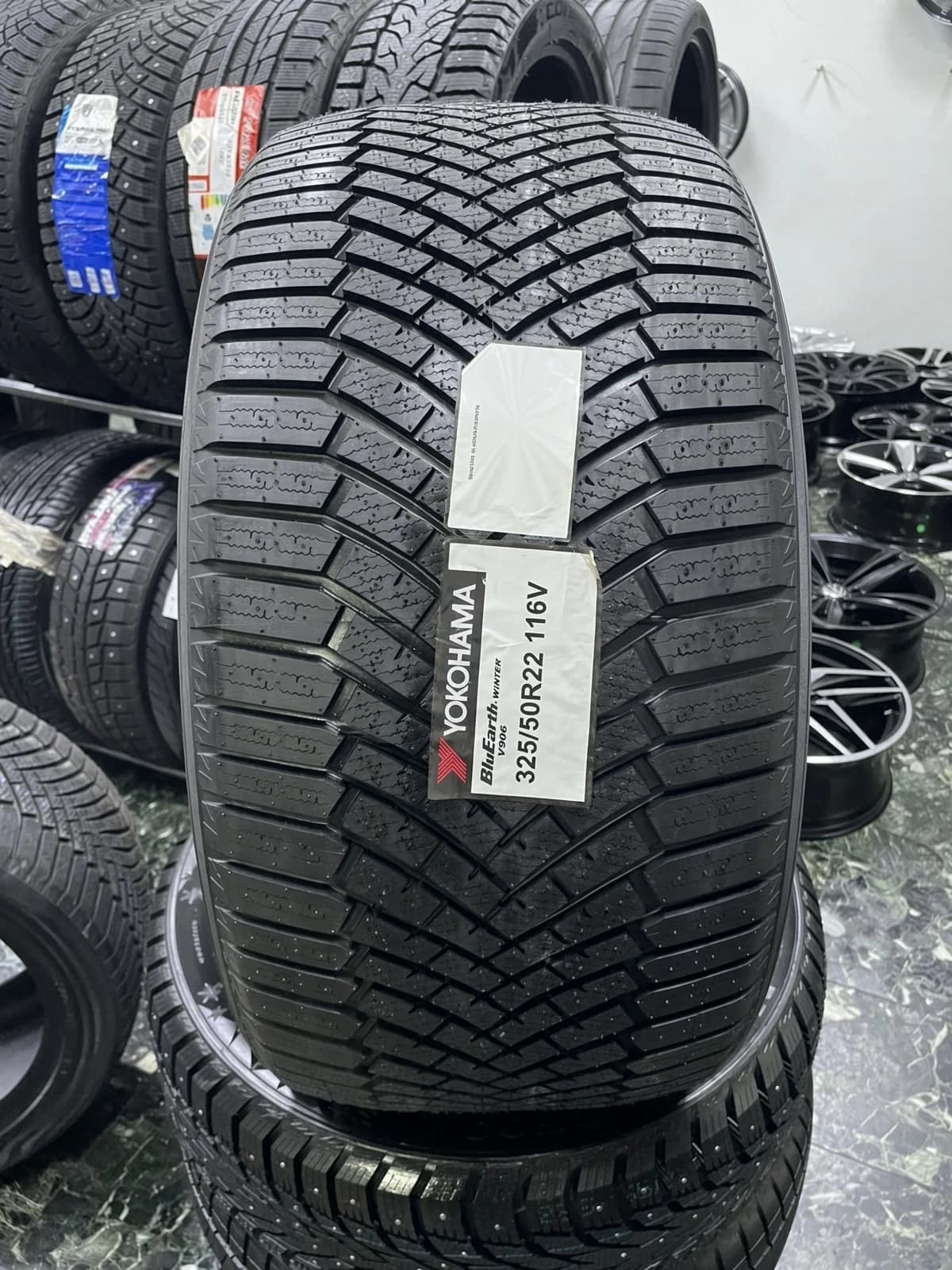 Yokohama BluEarth Winter V906 325/50 R22 116V