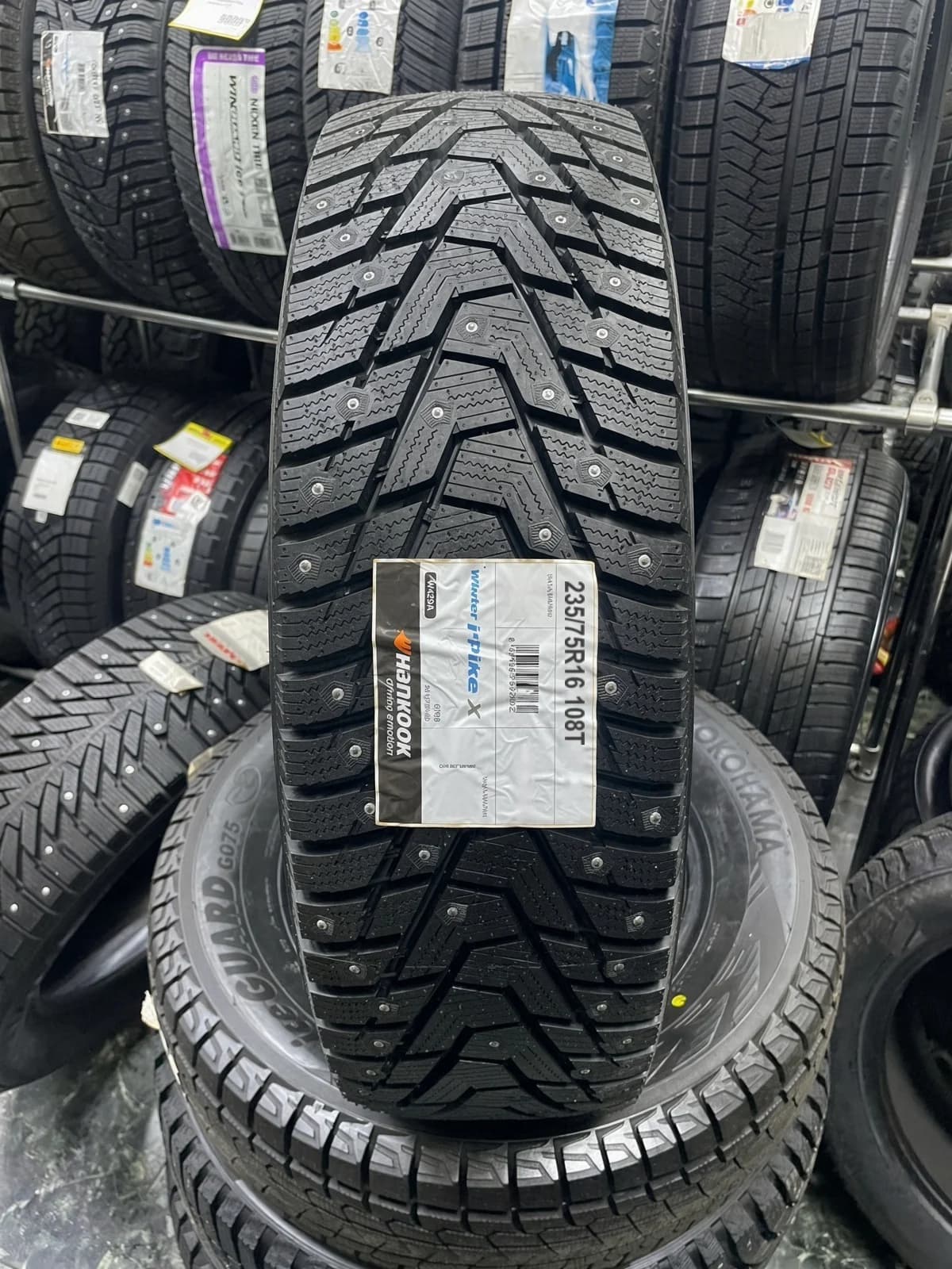 Hankook W429A i Pike X 235/75 R16 108T