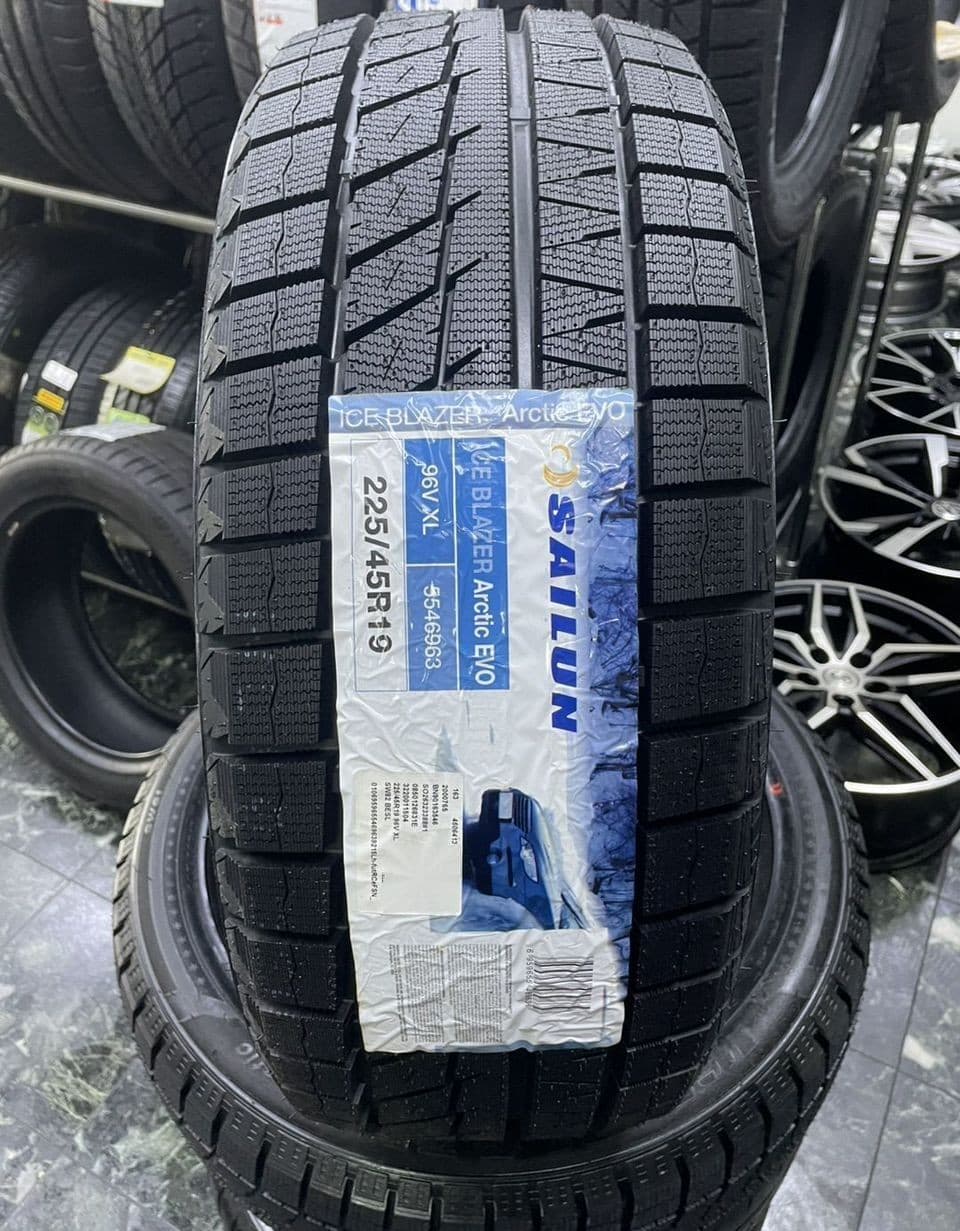 Sailun Ice Blazer Arctic Evo 225/45 R19 96V XL